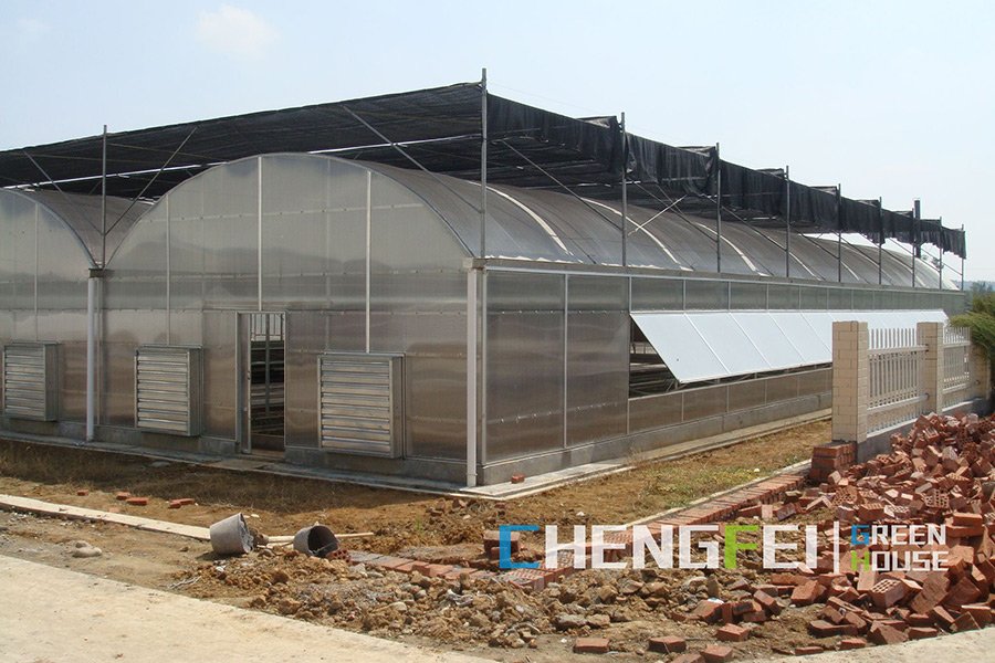 Prefabricated commercial polycarbonate greenhouse structure